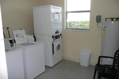 Copropriété à louer à West Palm Beach, Floride: 2 chambres, 105.26 m2 № 1927684 - photo 15