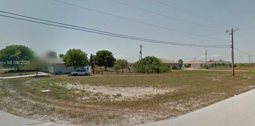 Commercial property in Cape Coral, Florida № 1862691