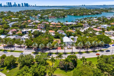 House in Miami Beach, Florida 4 bedrooms № 2034392 - photo 18