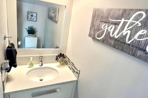 Townhouse in Sunrise, Florida 3 bedrooms, 148.27 sq.m. № 1944477 - photo 7