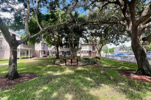 Townhouse in Sunrise, Florida 3 bedrooms, 148.27 sq.m. № 1944477 - photo 24