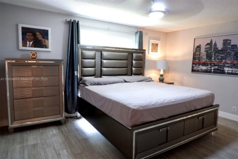 Townhouse in Sunrise, Florida 3 bedrooms, 148.27 sq.m. № 1944477 - photo 12