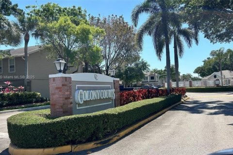Townhouse in Sunrise, Florida 3 bedrooms, 148.27 sq.m. № 1944477 - photo 29