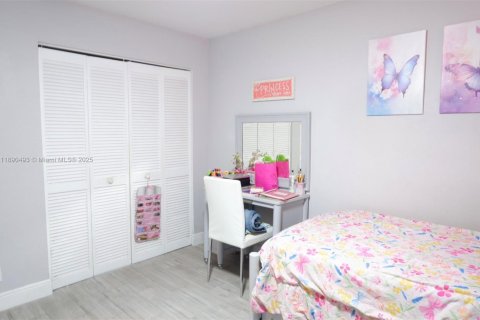 Townhouse in Sunrise, Florida 3 bedrooms, 148.27 sq.m. № 1944477 - photo 17