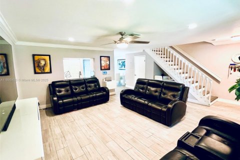 Townhouse in Sunrise, Florida 3 bedrooms, 148.27 sq.m. № 1944477 - photo 6