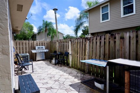 Townhouse in Sunrise, Florida 3 bedrooms, 148.27 sq.m. № 1944477 - photo 23