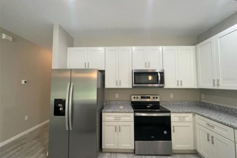 Apartamento en alquiler en Poinciana, Florida, 3 dormitorios, 125.42 m2 № 2216661 - foto 4