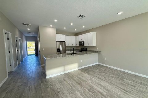 Apartamento en alquiler en Poinciana, Florida, 3 dormitorios, 125.42 m2 № 2216661 - foto 5