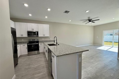 Apartamento en alquiler en Poinciana, Florida, 3 dormitorios, 125.42 m2 № 2216661 - foto 3