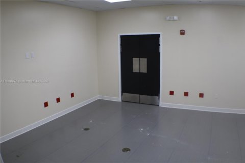 Oficina en alquiler en Plantation, Florida № 1104526 - foto 1