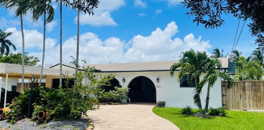 Дом в Холливуд, Флорида 3 спальни, 128.86м2 № 2004718