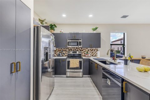 Townhouse in Miami, Florida 3 bedrooms, 139.91 sq.m. № 1955030 - photo 9