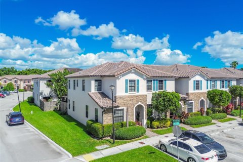 Townhouse in Miami, Florida 3 bedrooms, 139.91 sq.m. № 1955030 - photo 2