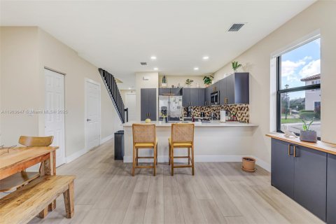 Townhouse in Miami, Florida 3 bedrooms, 139.91 sq.m. № 1955030 - photo 12