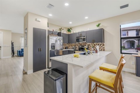 Townhouse in Miami, Florida 3 bedrooms, 139.91 sq.m. № 1955030 - photo 10