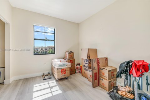 Townhouse in Miami, Florida 3 bedrooms, 139.91 sq.m. № 1955030 - photo 25