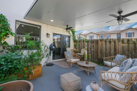 Townhouse in Miami, Florida 3 bedrooms, 139.91 sq.m. № 1955030 - photo 30