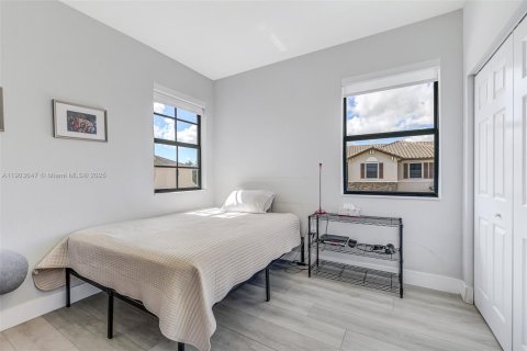 Townhouse in Miami, Florida 3 bedrooms, 139.91 sq.m. № 1955030 - photo 20