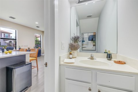 Townhouse in Miami, Florida 3 bedrooms, 139.91 sq.m. № 1955030 - photo 24