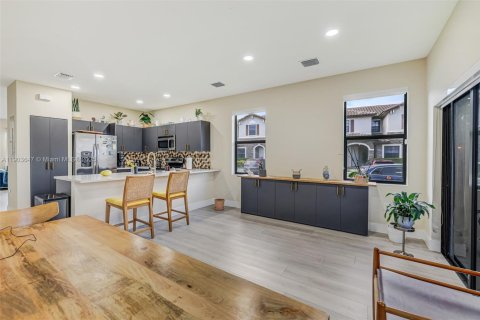 Townhouse in Miami, Florida 3 bedrooms, 139.91 sq.m. № 1955030 - photo 13