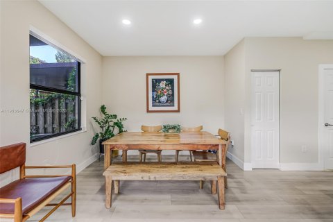 Townhouse in Miami, Florida 3 bedrooms, 139.91 sq.m. № 1955030 - photo 14