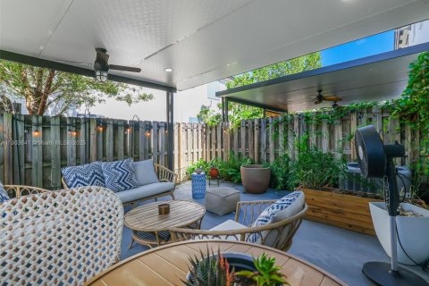 Townhouse in Miami, Florida 3 bedrooms, 139.91 sq.m. № 1955030 - photo 28