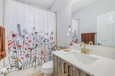 Townhouse in Miami, Florida 3 bedrooms, 139.91 sq.m. № 1955030 - photo 23