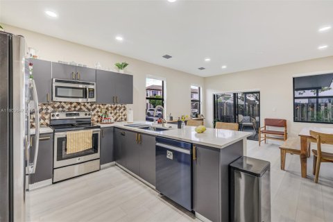 Townhouse in Miami, Florida 3 bedrooms, 139.91 sq.m. № 1955030 - photo 8