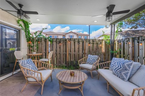 Townhouse in Miami, Florida 3 bedrooms, 139.91 sq.m. № 1955030 - photo 27