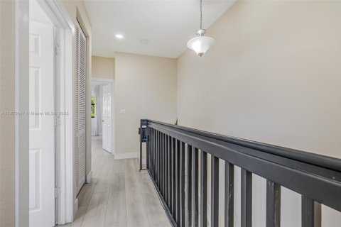 Townhouse in Miami, Florida 3 bedrooms, 139.91 sq.m. № 1955030 - photo 16