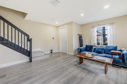 Townhouse in Miami, Florida 3 bedrooms, 139.91 sq.m. № 1955030 - photo 6