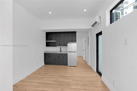 Villa ou maison à louer à Miami Beach, Floride: 1 chambre, 400.87 m2 № 1856871 - photo 4