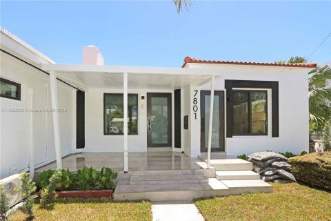 Villa ou maison à louer à Miami Beach, Floride: 1 chambre, 400.87 m2 № 1856871 - photo 1