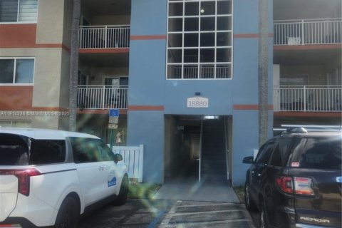 Copropriété à louer à Hialeah, Floride: 2 chambres, 102.75 m2 № 1972849 - photo 2