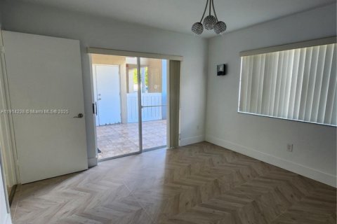 Copropriété à louer à Hialeah, Floride: 2 chambres, 102.75 m2 № 1972849 - photo 11