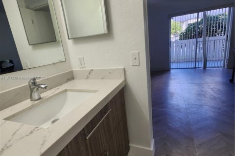 Copropriété à louer à Hialeah, Floride: 2 chambres, 102.75 m2 № 1972849 - photo 18