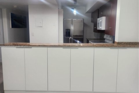 Copropriété à louer à Hialeah, Floride: 2 chambres, 102.75 m2 № 1972849 - photo 6