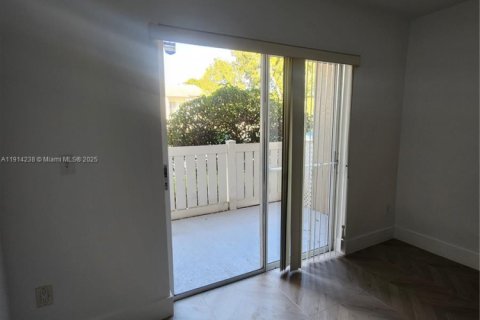 Copropriété à louer à Hialeah, Floride: 2 chambres, 102.75 m2 № 1972849 - photo 17