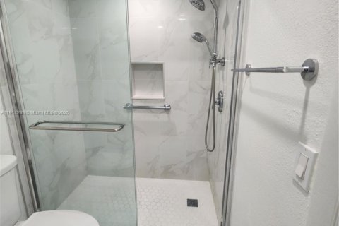 Copropriété à louer à Hialeah, Floride: 2 chambres, 102.75 m2 № 1972849 - photo 23