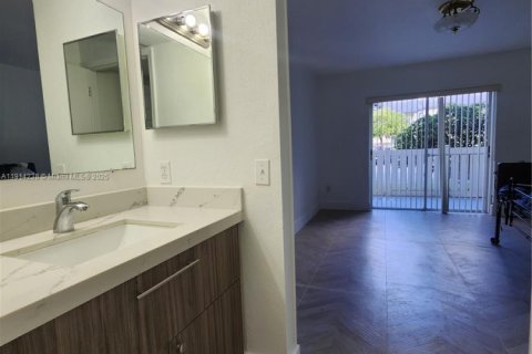 Copropriété à louer à Hialeah, Floride: 2 chambres, 102.75 m2 № 1972849 - photo 19