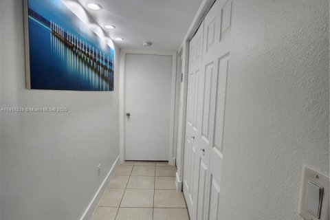 Copropriété à louer à Hialeah, Floride: 2 chambres, 102.75 m2 № 1972849 - photo 16