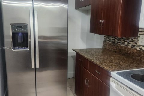 Copropriété à louer à Hialeah, Floride: 2 chambres, 102.75 m2 № 1972849 - photo 4