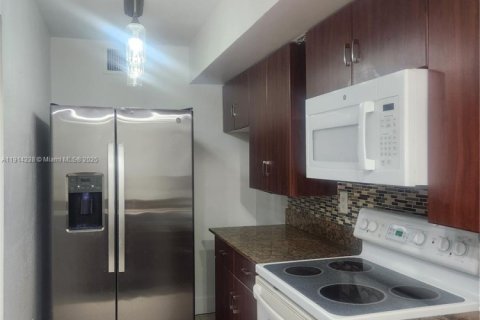 Copropriété à louer à Hialeah, Floride: 2 chambres, 102.75 m2 № 1972849 - photo 5