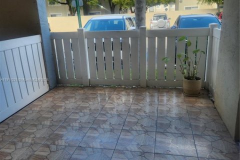 Copropriété à louer à Hialeah, Floride: 2 chambres, 102.75 m2 № 1972849 - photo 7