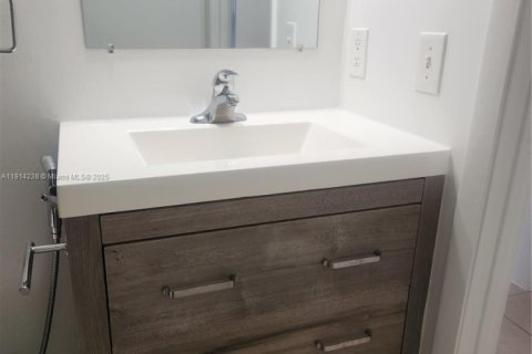 Copropriété à louer à Hialeah, Floride: 2 chambres, 102.75 m2 № 1972849 - photo 14
