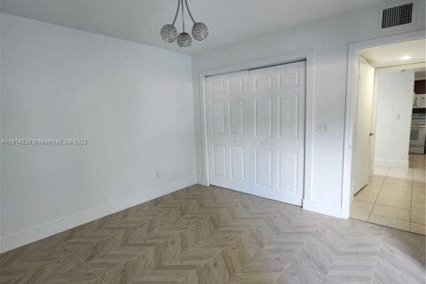 Copropriété à louer à Hialeah, Floride: 2 chambres, 102.75 m2 № 1972849 - photo 12