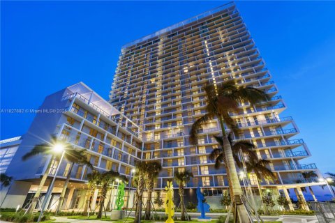 Condo in Sunrise, Florida, 1 bedroom  № 1941319 - photo 2