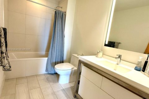 Condo in Sunrise, Florida, 1 bedroom  № 1941319 - photo 8
