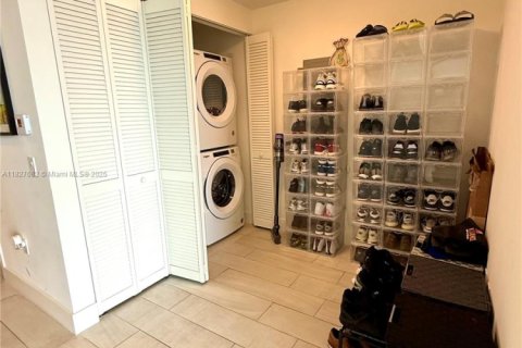 Condo in Sunrise, Florida, 1 bedroom  № 1941319 - photo 9