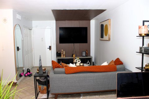 Condominio en alquiler en Sunny Isles Beach, Florida, 1 dormitorio, 59.46 m2 № 2393378 - foto 3